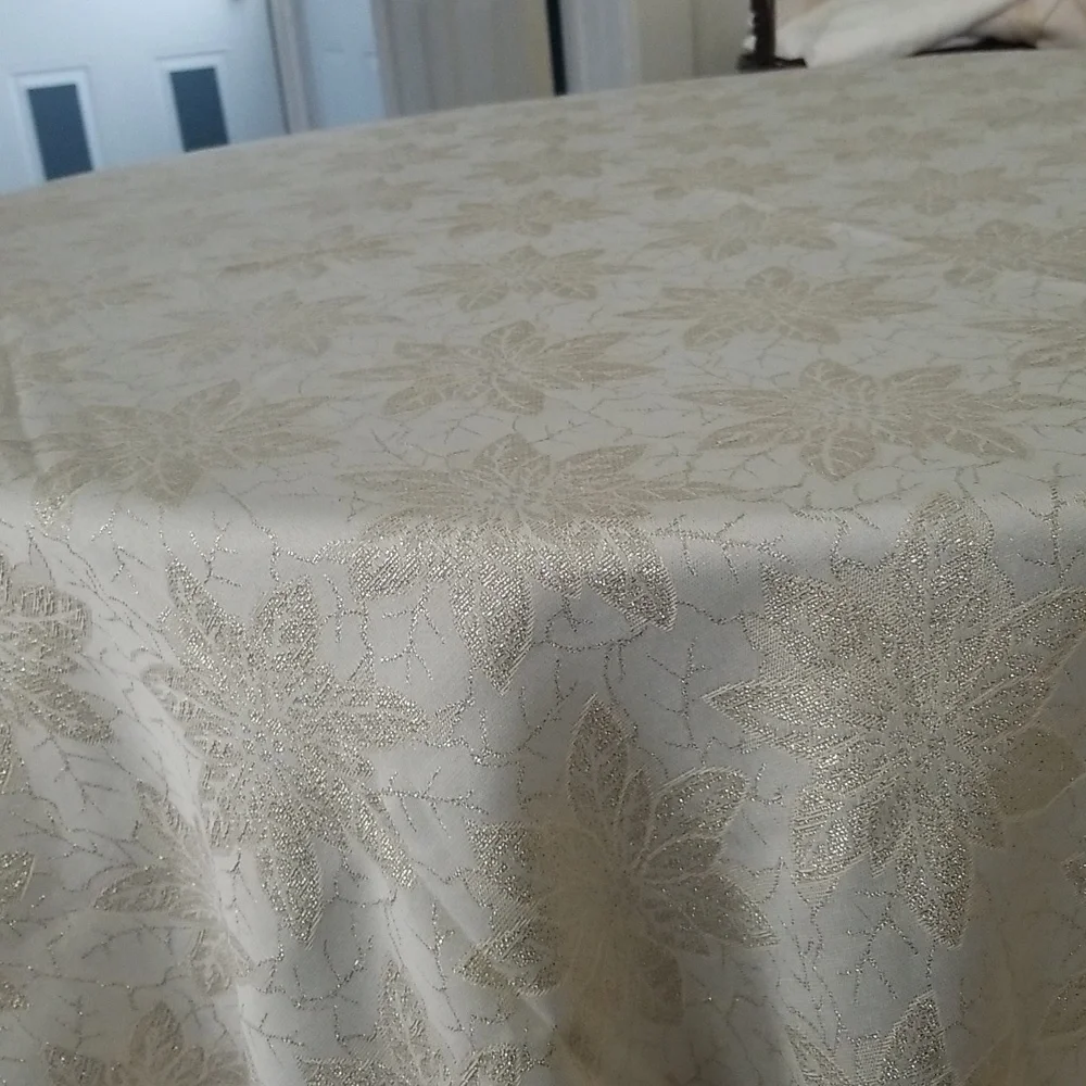 Off White Metallic Gold Table Cloth 60X102
